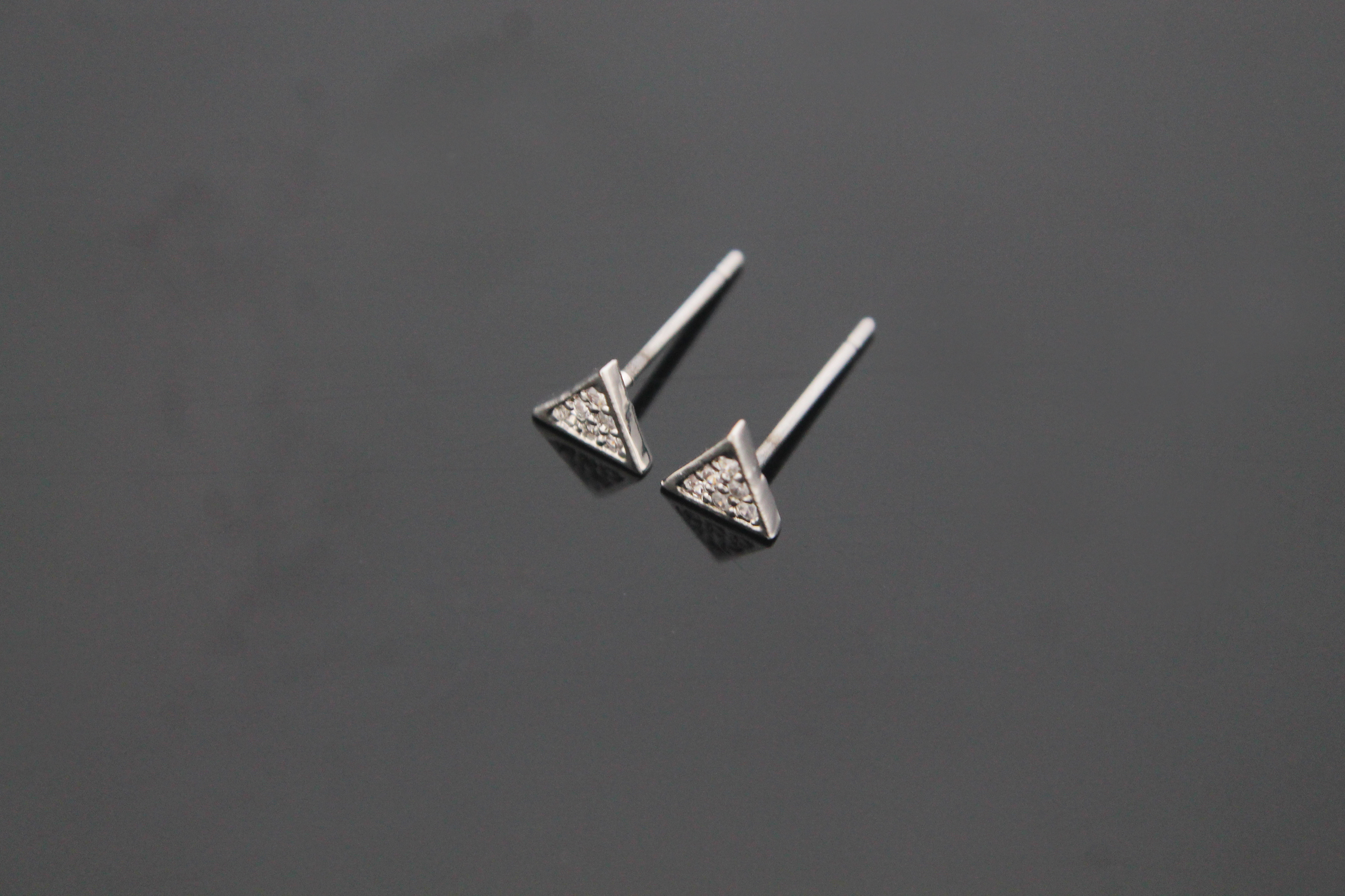 작은삼각 큐빅 이어링, Q3-G3R, 2개, 무니켈, 로듐도금, 스테인레스스틸 포스트, 큐빅지르코니아, 5mm